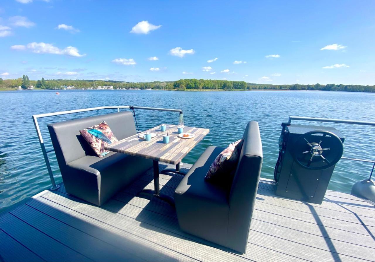 Houseboat met dakterras Mookerplas Middelaar Buitenkant foto
