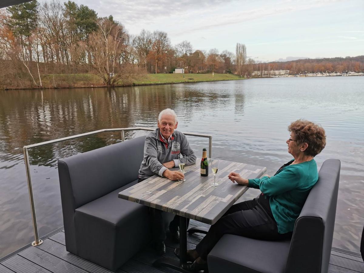 Houseboat met dakterras Mookerplas Middelaar Buitenkant foto