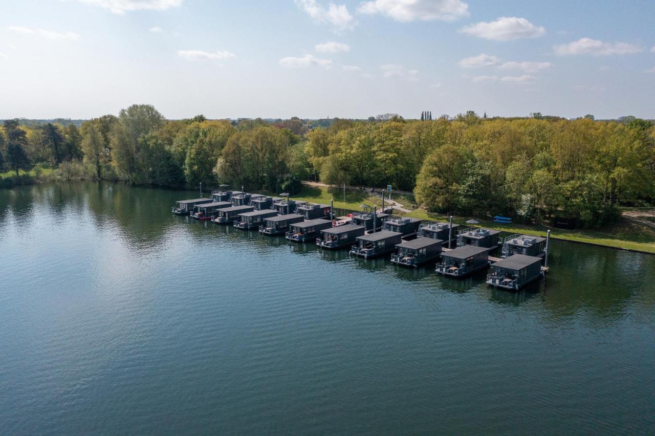 Houseboat met dakterras Mookerplas Middelaar Buitenkant foto