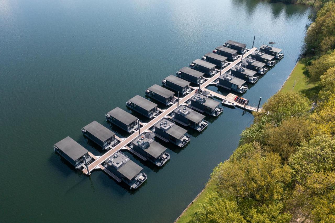Houseboat met dakterras Mookerplas Middelaar Buitenkant foto