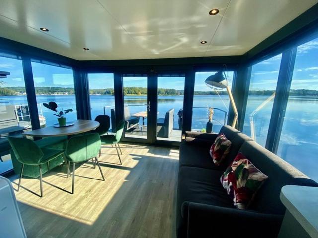 Houseboat met dakterras Mookerplas Middelaar Buitenkant foto